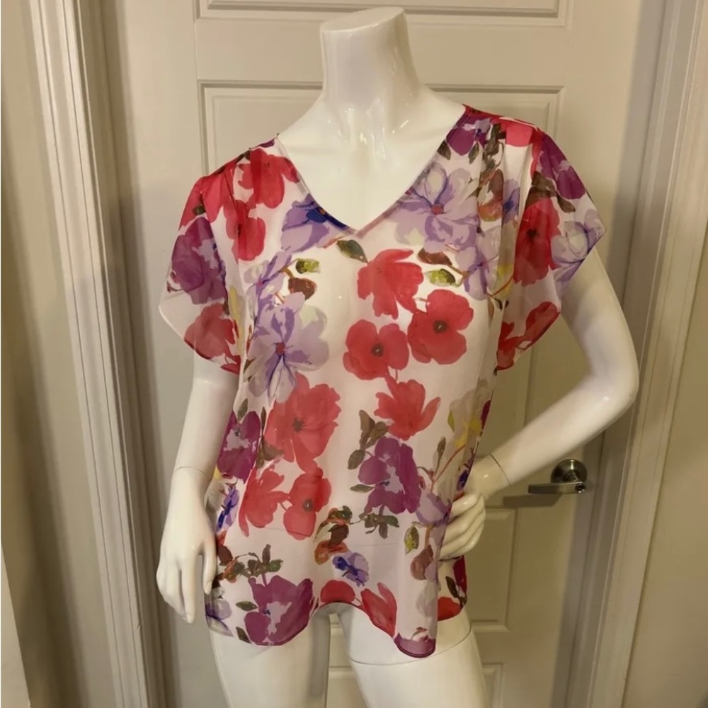 CAbi Floral Top. Medium NWOT